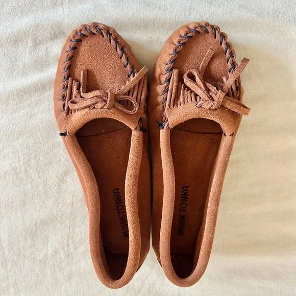 Kids brown genuine Minnetonka moccasins size 4 - Picture 4 of 5